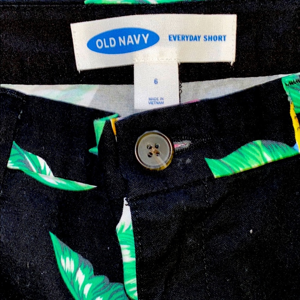 Women’s Shorts - Picture 2 of 3